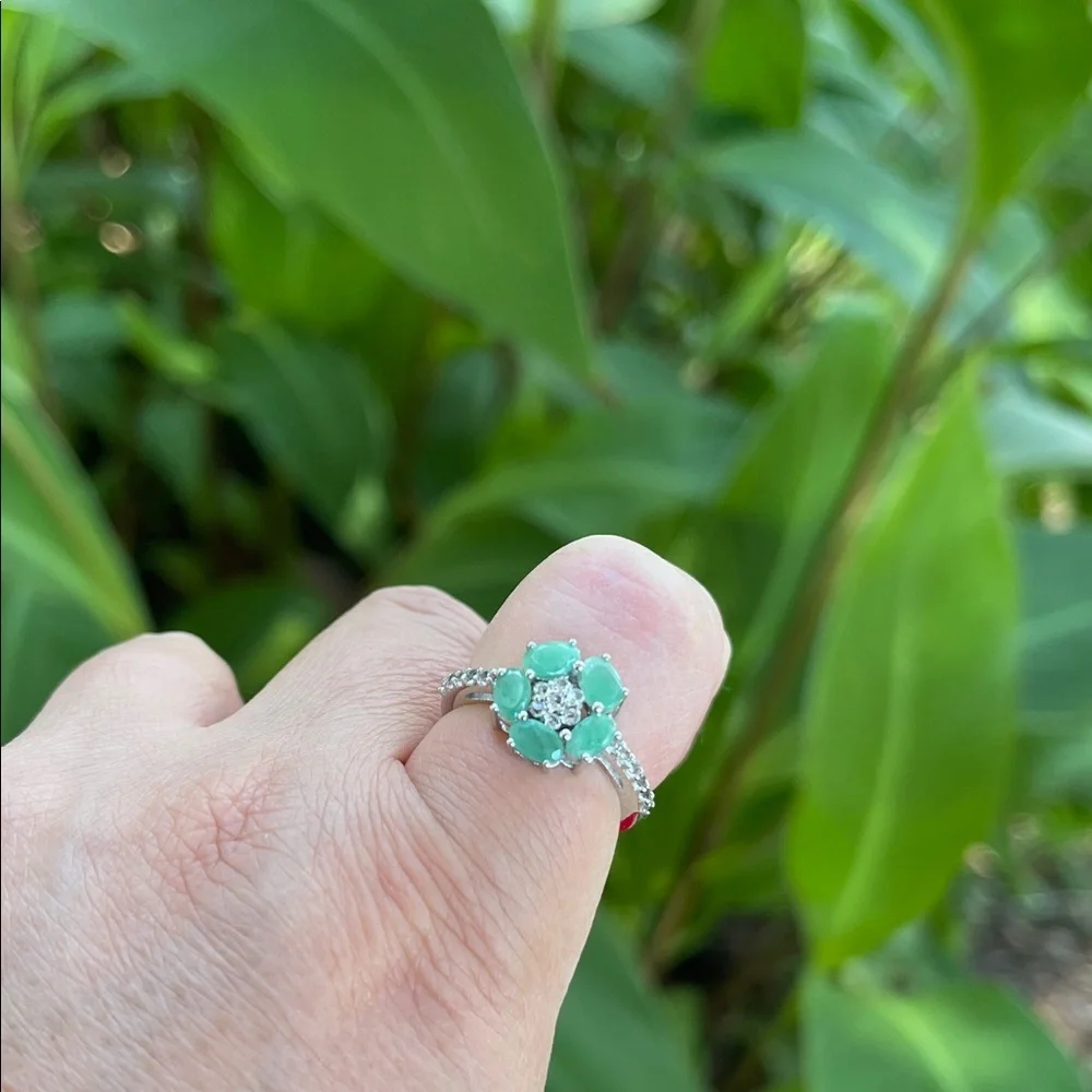 NWT Genuine Natural Emerald and White Topaz Gemstone Rosetta Ring Size 7